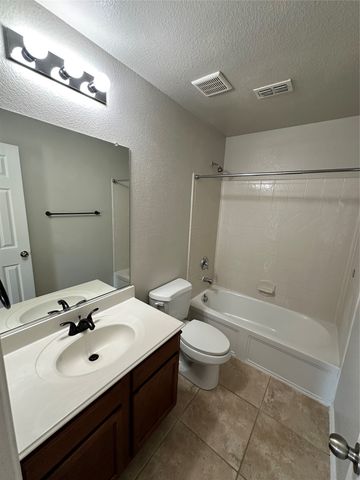 905 Silverthorne Drive, Fort Worth, TX 76028
