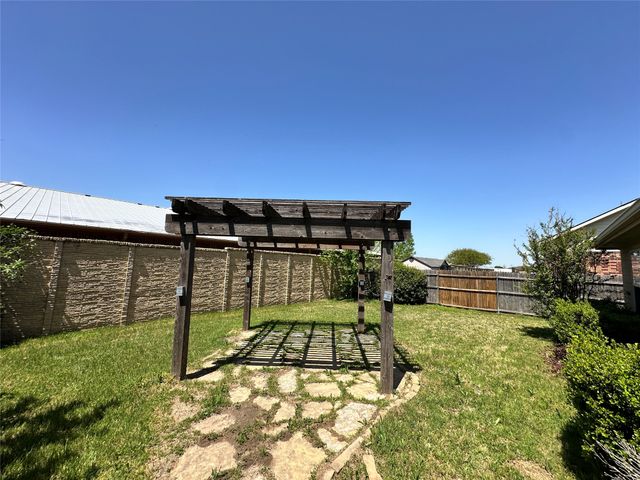 905 Silverthorne Drive, Fort Worth, TX 76028