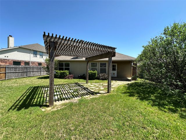 905 Silverthorne Drive, Fort Worth, TX 76028