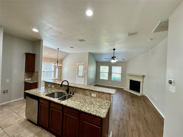 905 Silverthorne Drive, Fort Worth, TX 76028
