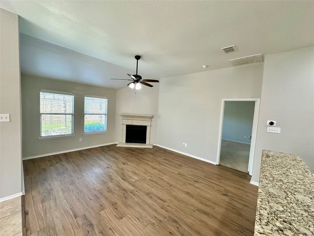 905 Silverthorne Drive, Fort Worth, TX 76028