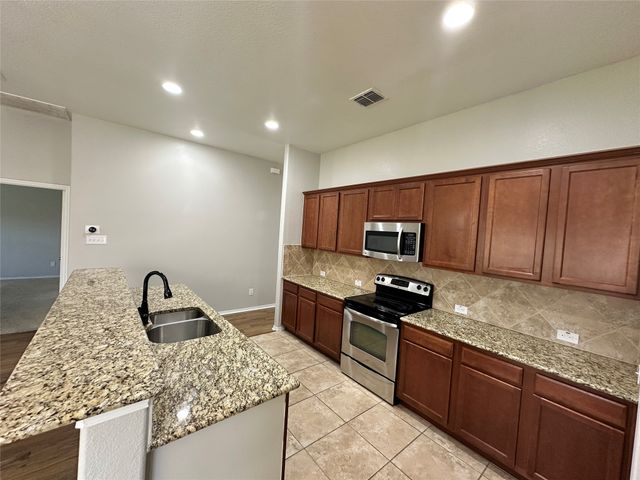 905 Silverthorne Drive, Fort Worth, TX 76028