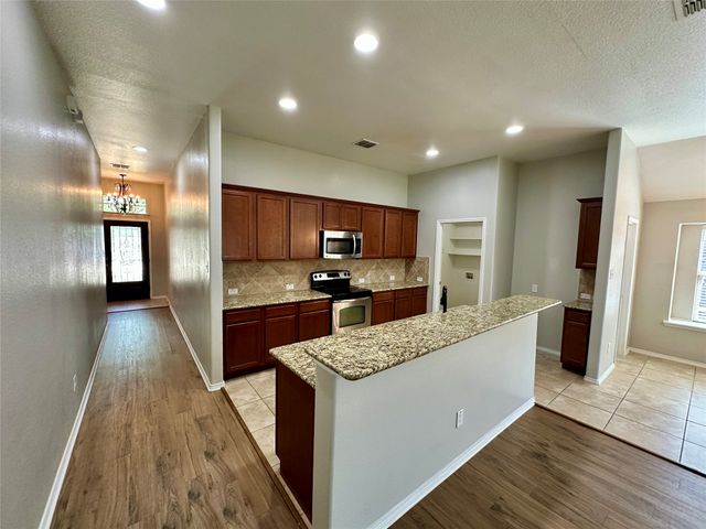 905 Silverthorne Drive, Fort Worth, TX 76028