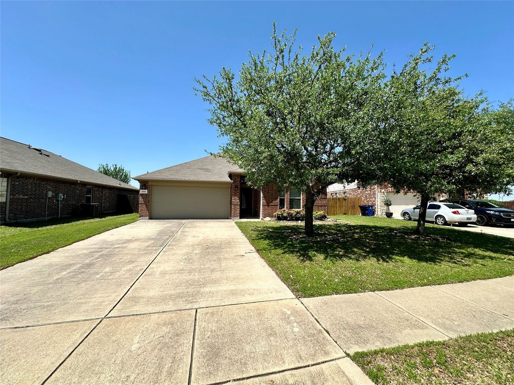 905 Silverthorne Drive, Fort Worth, TX 76028