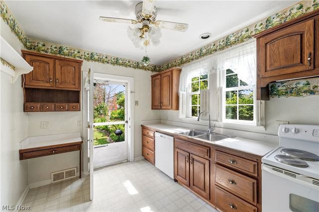 28707 Gilchrist Drive, Willowick, OH 44095