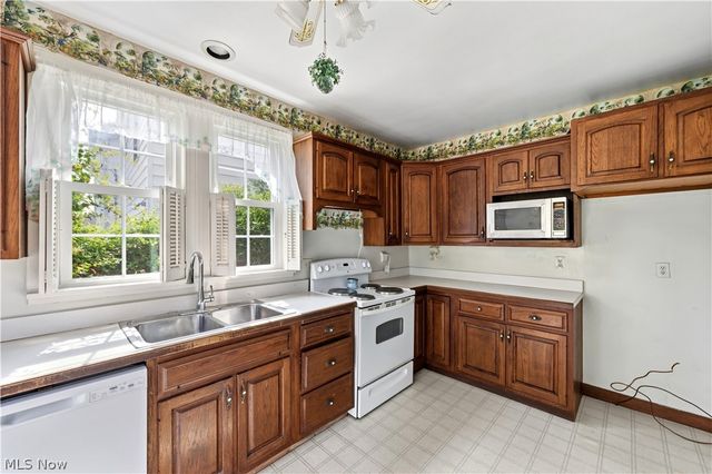 28707 Gilchrist Drive, Willowick, OH 44095