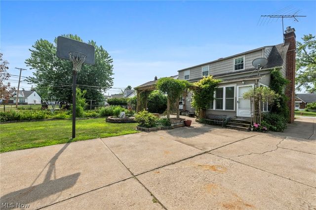 28707 Gilchrist Drive, Willowick, OH 44095