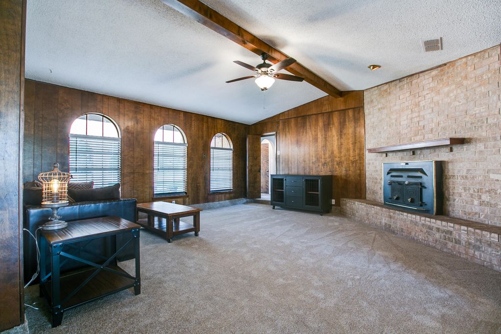 Image 12 of property listing at 207 Briarwood Drive, Bronte, TX 76933