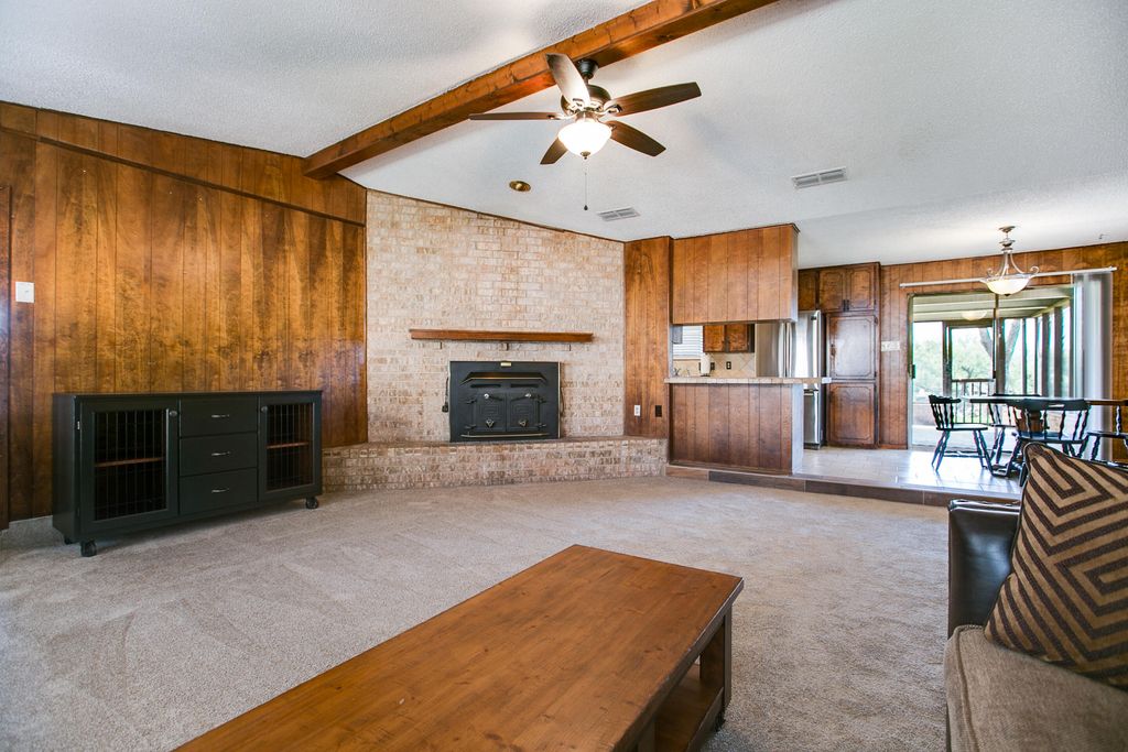 Image 14 of property listing at 207 Briarwood Drive, Bronte, TX 76933