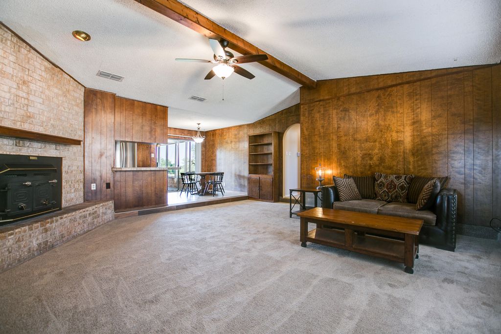 Image 15 of property listing at 207 Briarwood Drive, Bronte, TX 76933