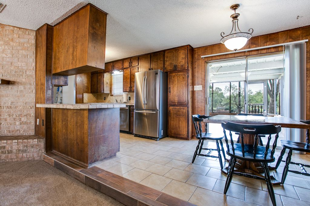 Image 16 of property listing at 207 Briarwood Drive, Bronte, TX 76933