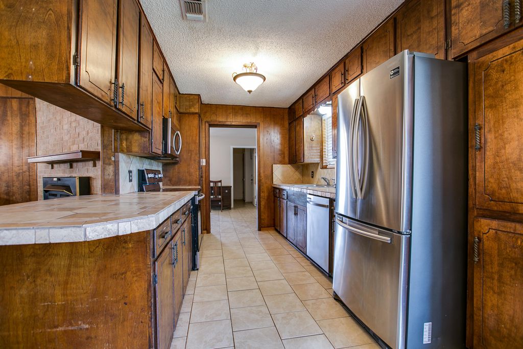 Image 18 of property listing at 207 Briarwood Drive, Bronte, TX 76933