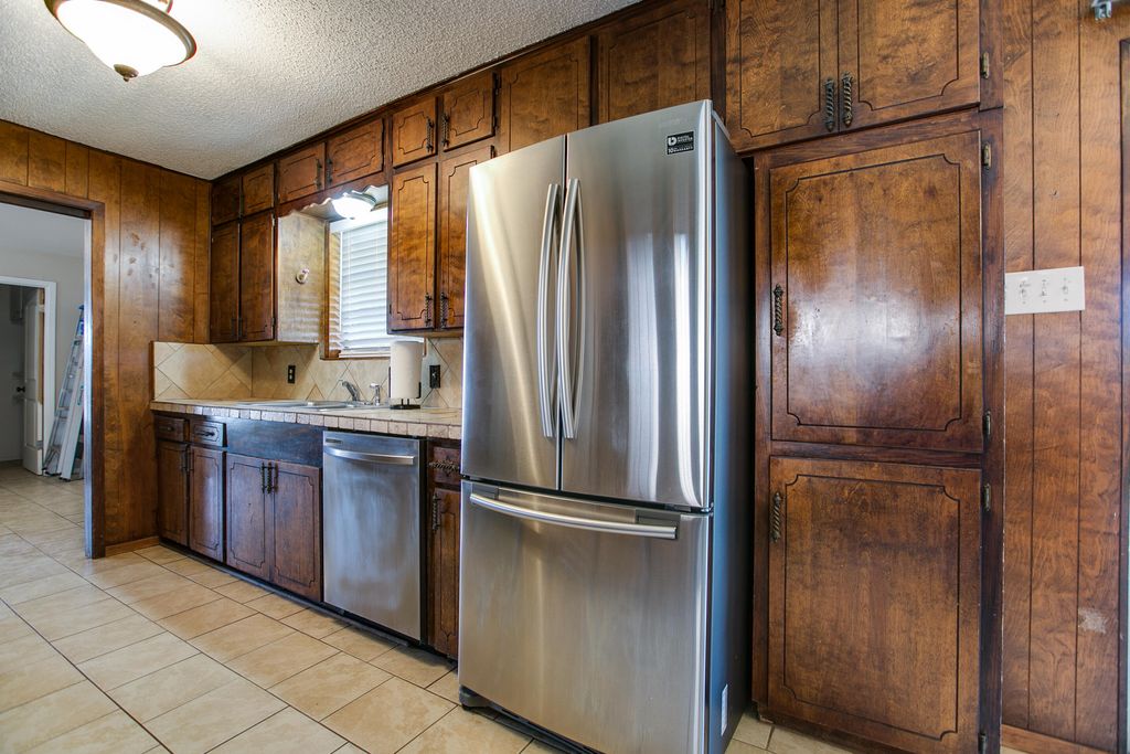 Image 19 of property listing at 207 Briarwood Drive, Bronte, TX 76933