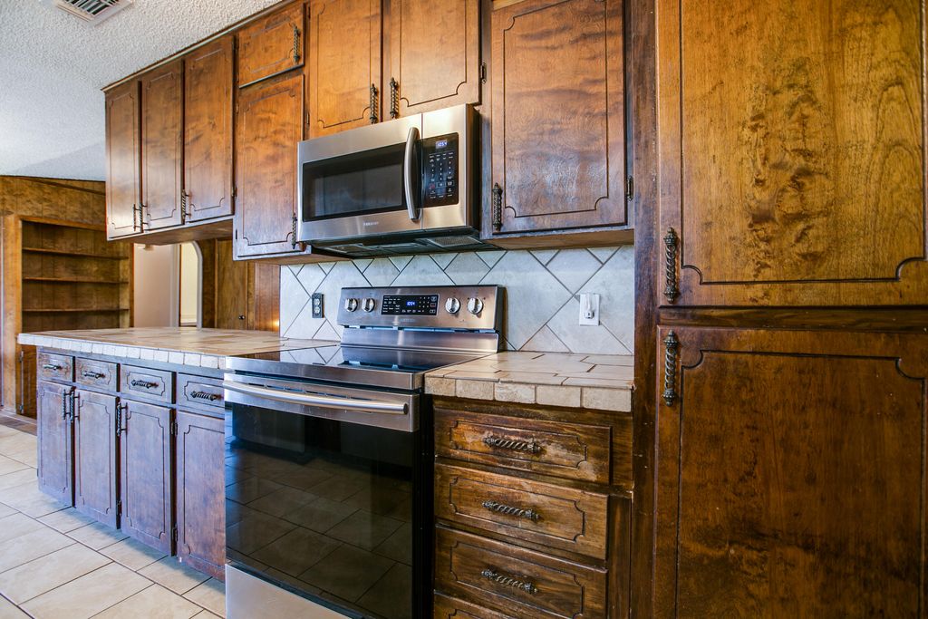 Image 20 of property listing at 207 Briarwood Drive, Bronte, TX 76933