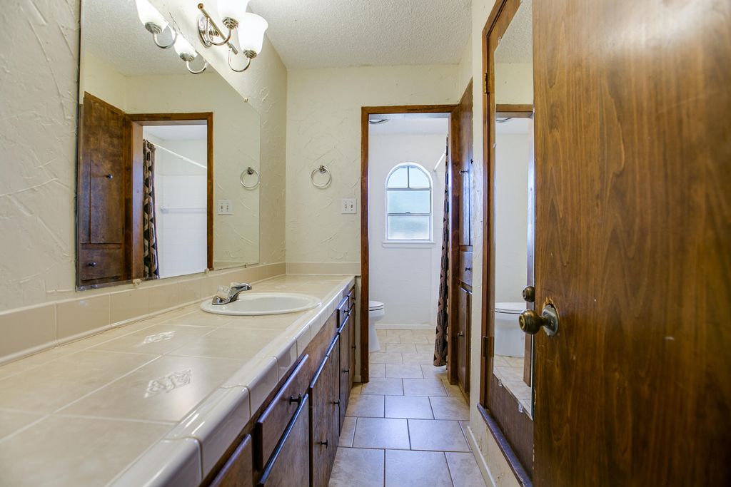 Image 21 of property listing at 207 Briarwood Drive, Bronte, TX 76933