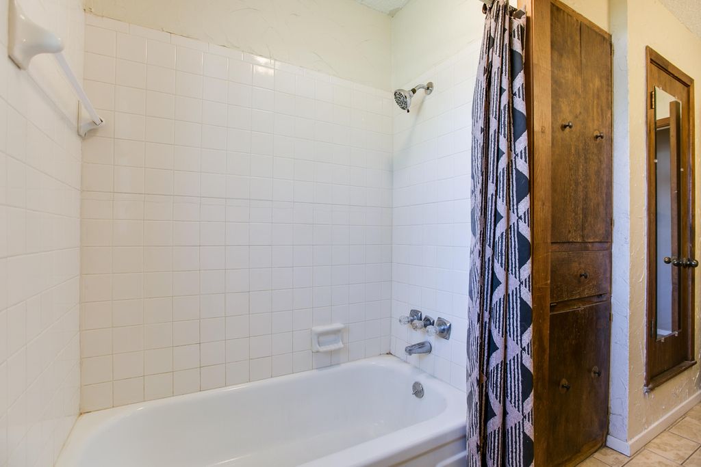 Image 22 of property listing at 207 Briarwood Drive, Bronte, TX 76933
