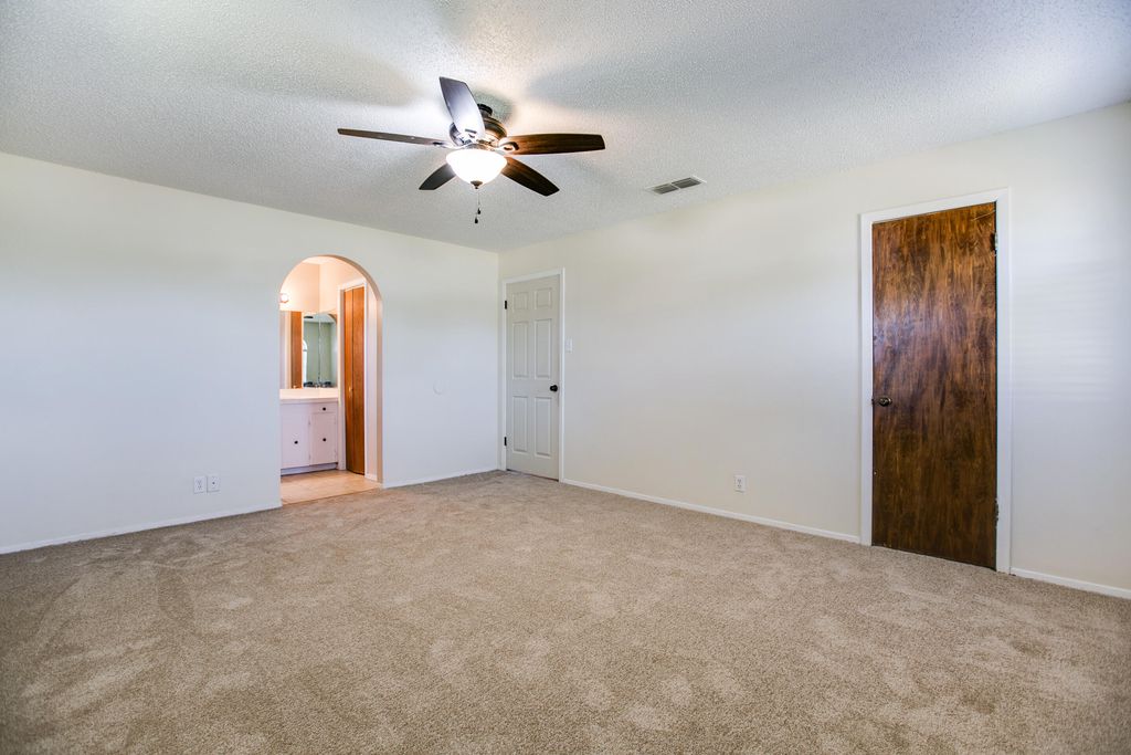 Image 26 of property listing at 207 Briarwood Drive, Bronte, TX 76933