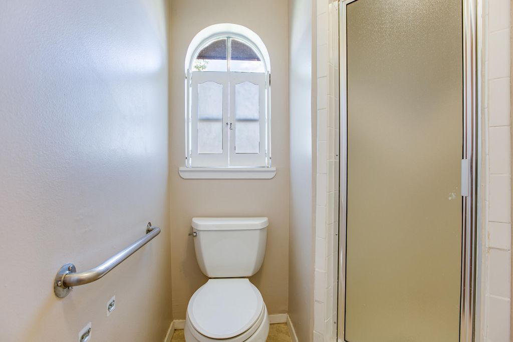 Image 28 of property listing at 207 Briarwood Drive, Bronte, TX 76933