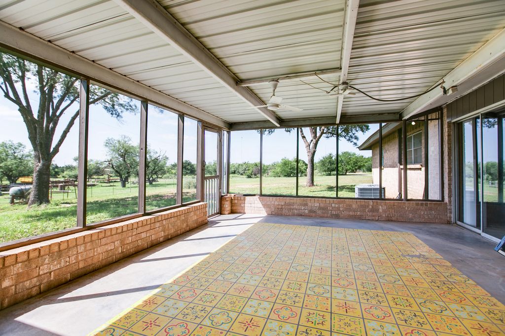 Image 31 of property listing at 207 Briarwood Drive, Bronte, TX 76933