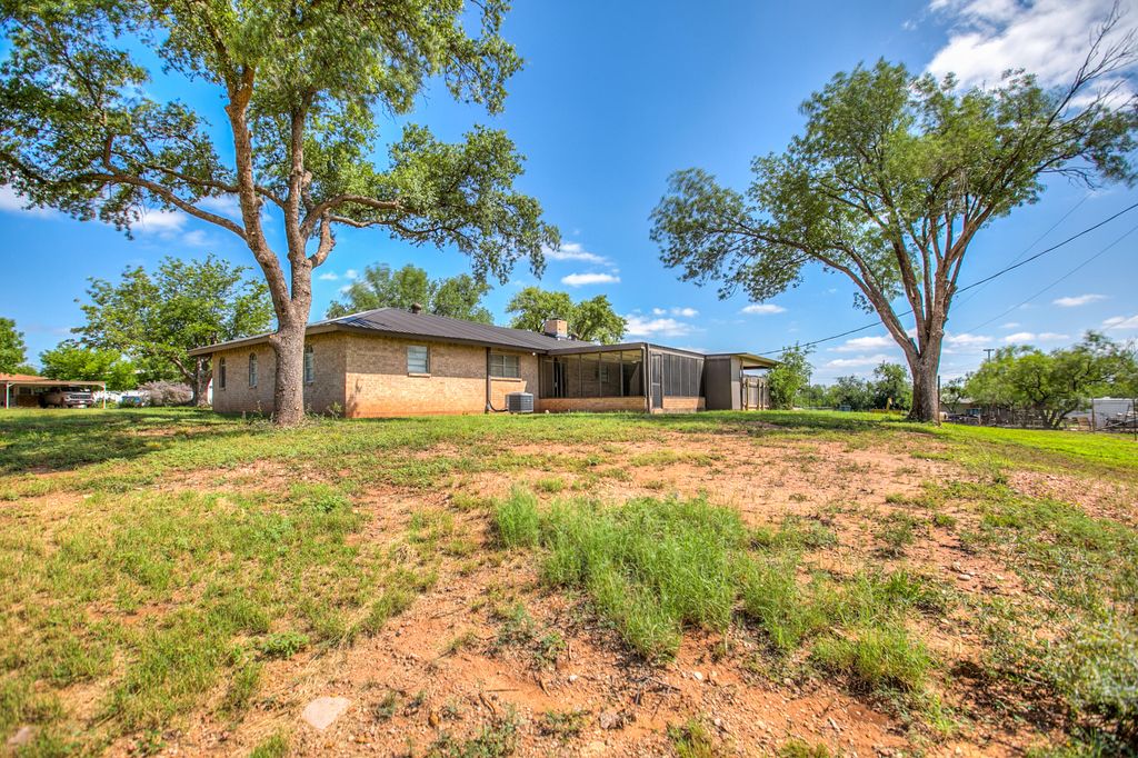 Image 34 of property listing at 207 Briarwood Drive, Bronte, TX 76933