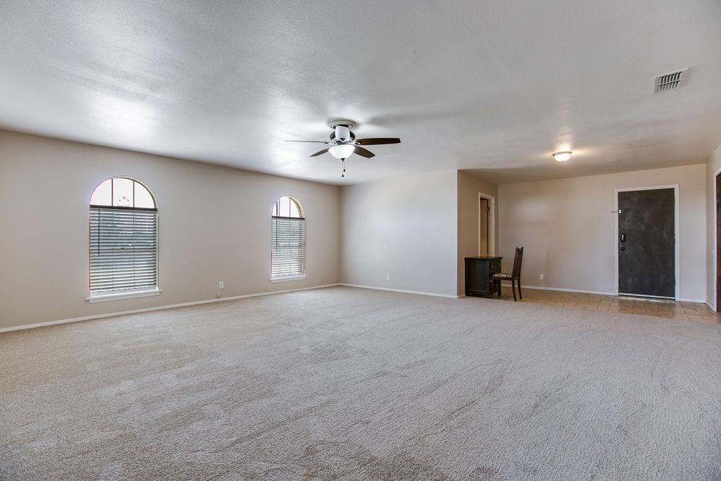 Image 8 of property listing at 207 Briarwood Drive, Bronte, TX 76933