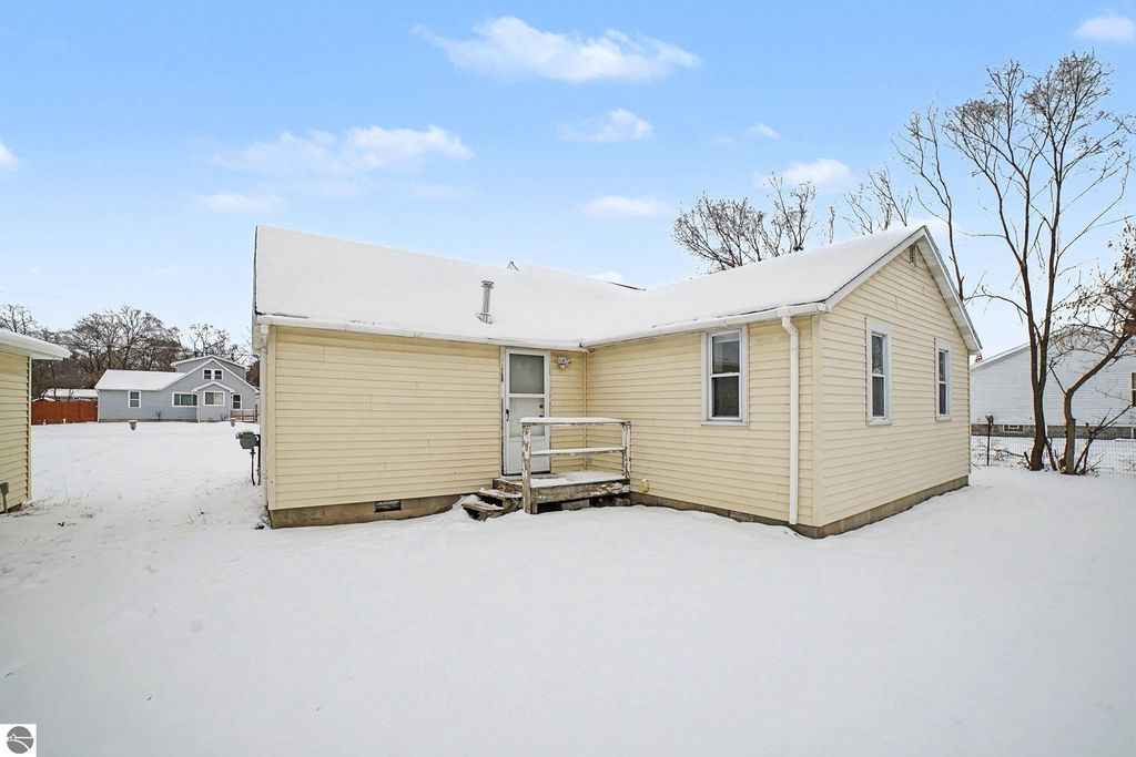 Image 14 of property listing at 2162 3rd Street, Mt Pleasant, MI 48858