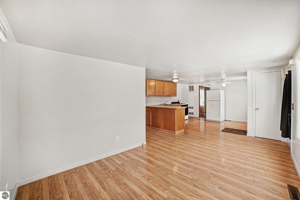 Image 4 of property listing at 2162 3rd Street, Mt Pleasant, MI 48858