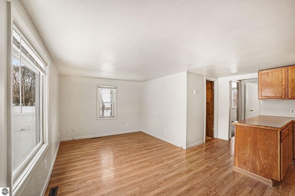 Image 5 of property listing at 2162 3rd Street, Mt Pleasant, MI 48858