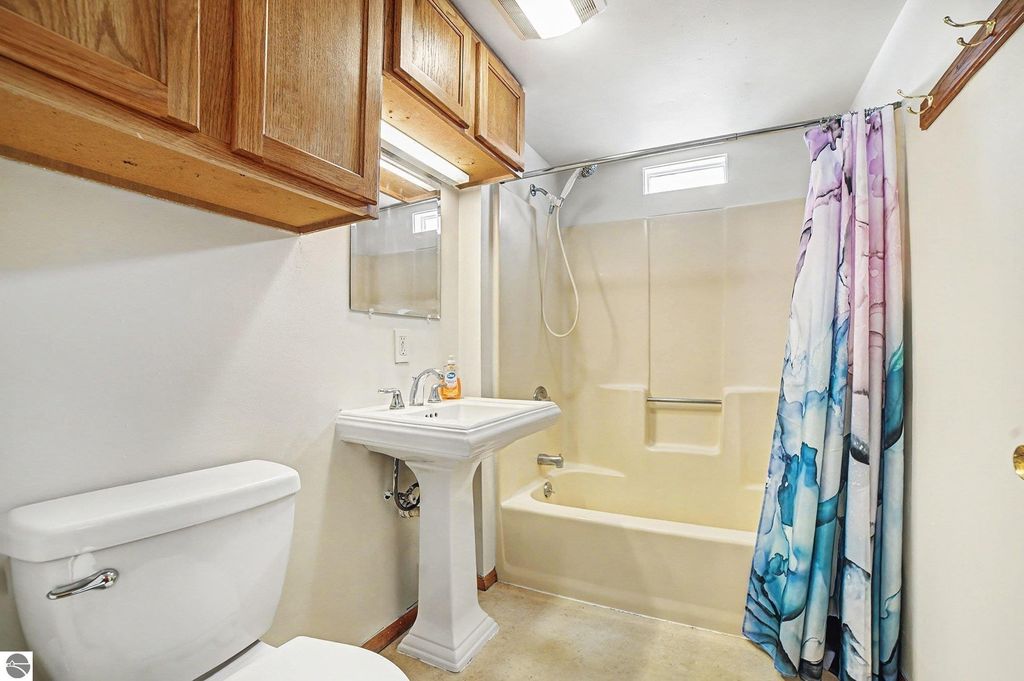 Image 8 of property listing at 2162 3rd Street, Mt Pleasant, MI 48858