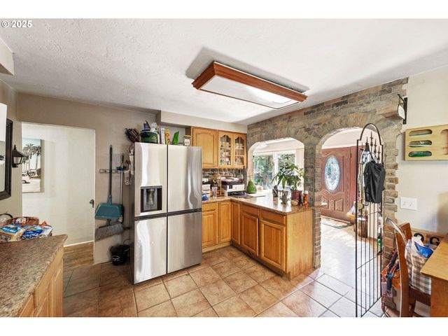 760 OCONNELL St, North Bend, OR 97459