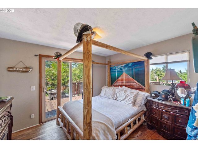 760 OCONNELL St, North Bend, OR 97459