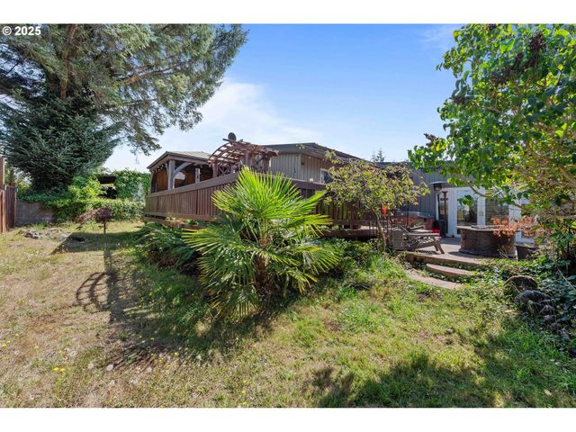 760 OCONNELL St, North Bend, OR 97459