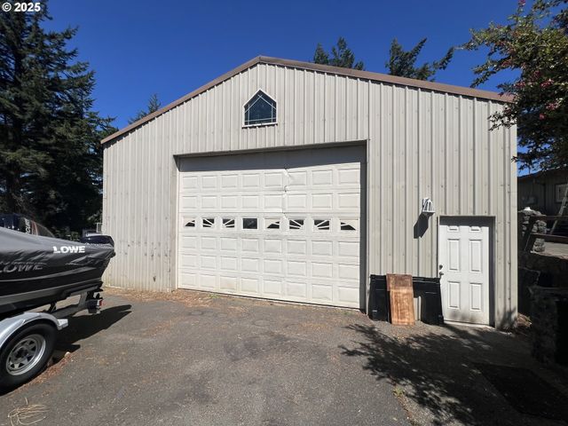 760 OCONNELL St, North Bend, OR 97459