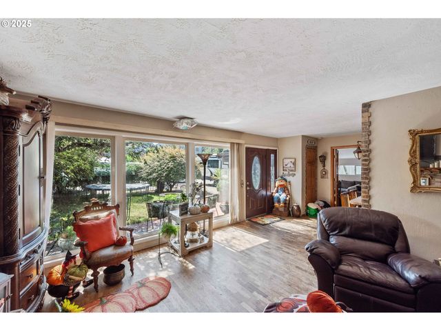 760 OCONNELL St, North Bend, OR 97459