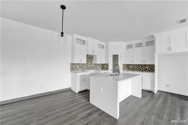 2820 Linva Avenue, Mcallen, TX 78541