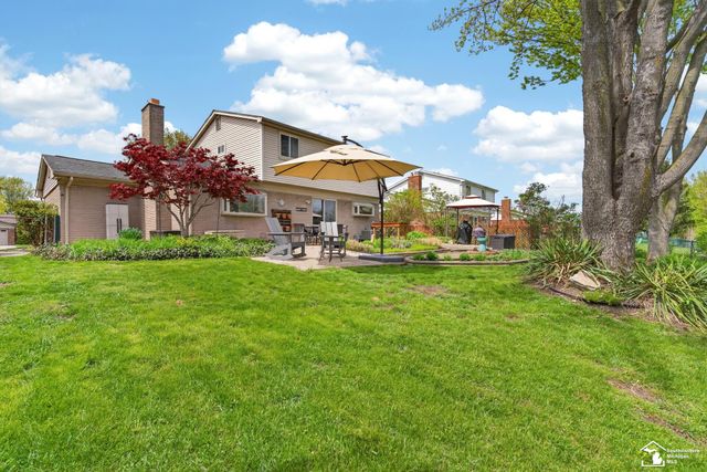 27485 Wyatt Avenue, Brownstown Twp, MI 48183