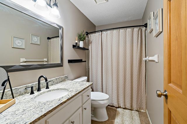 2401 Hydram Avenue N, Oakdale, MN 55128