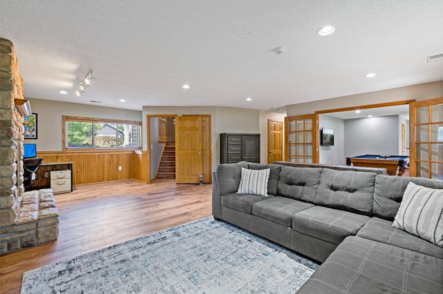 2401 Hydram Avenue N, Oakdale, MN 55128