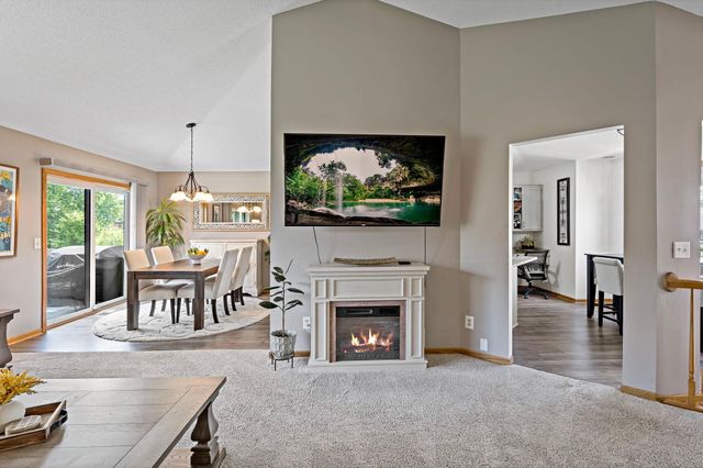 2401 Hydram Avenue N, Oakdale, MN 55128