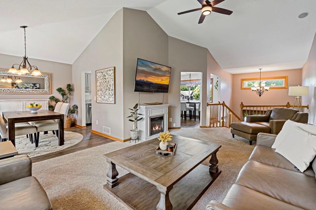 2401 Hydram Avenue N, Oakdale, MN 55128