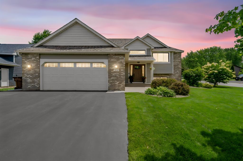 2401 Hydram Avenue N, Oakdale, MN 55128