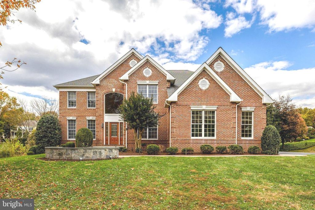 1710 DOVE POINT CT, Vienna, VA 22182