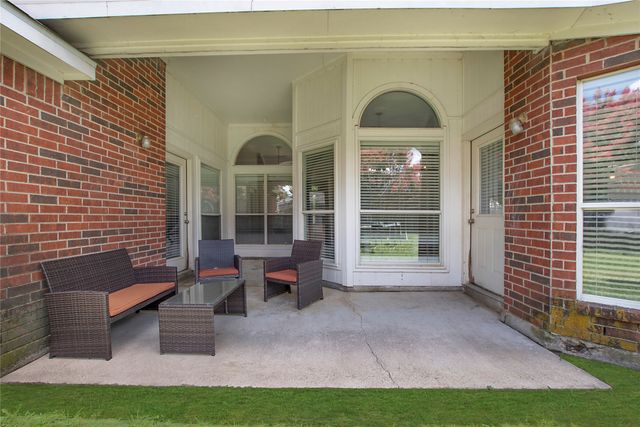 315 Fairhaven Court, Arlington, TX 76018