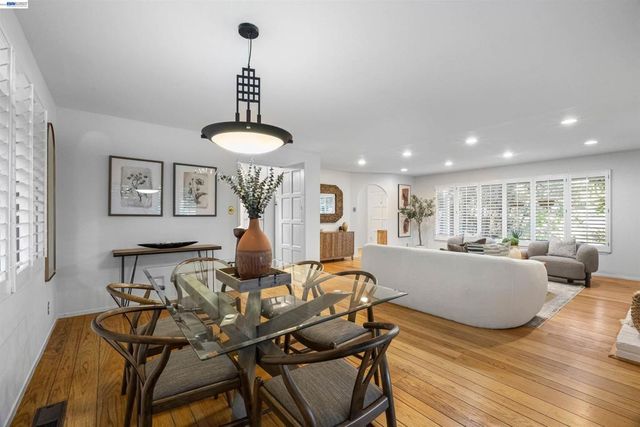 45 Sleepy Hollow Ln, Orinda, CA 94563
