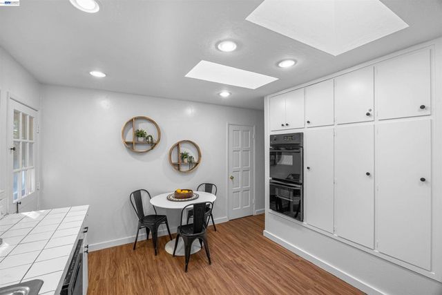 45 Sleepy Hollow Ln, Orinda, CA 94563