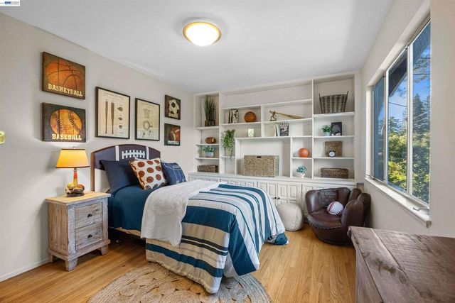 45 Sleepy Hollow Ln, Orinda, CA 94563