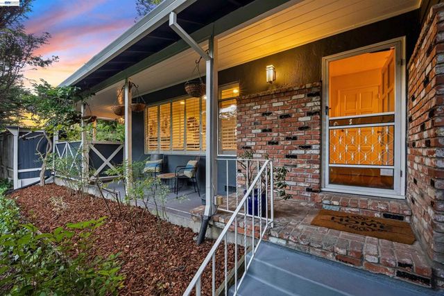 45 Sleepy Hollow Ln, Orinda, CA 94563