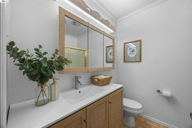 45 Sleepy Hollow Ln, Orinda, CA 94563