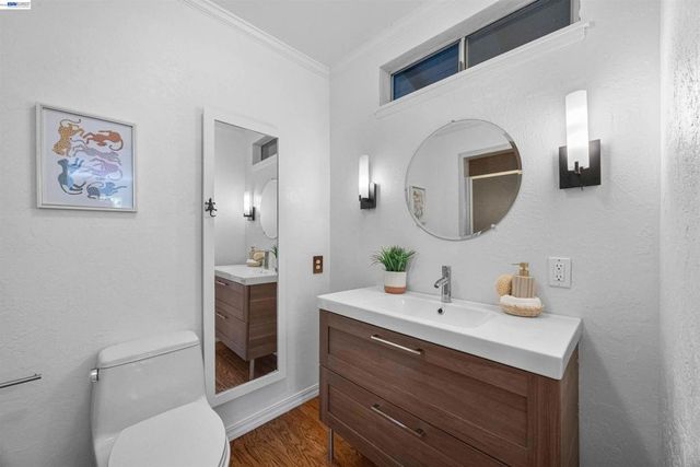 45 Sleepy Hollow Ln, Orinda, CA 94563