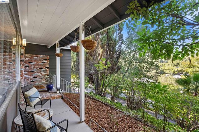 45 Sleepy Hollow Ln, Orinda, CA 94563